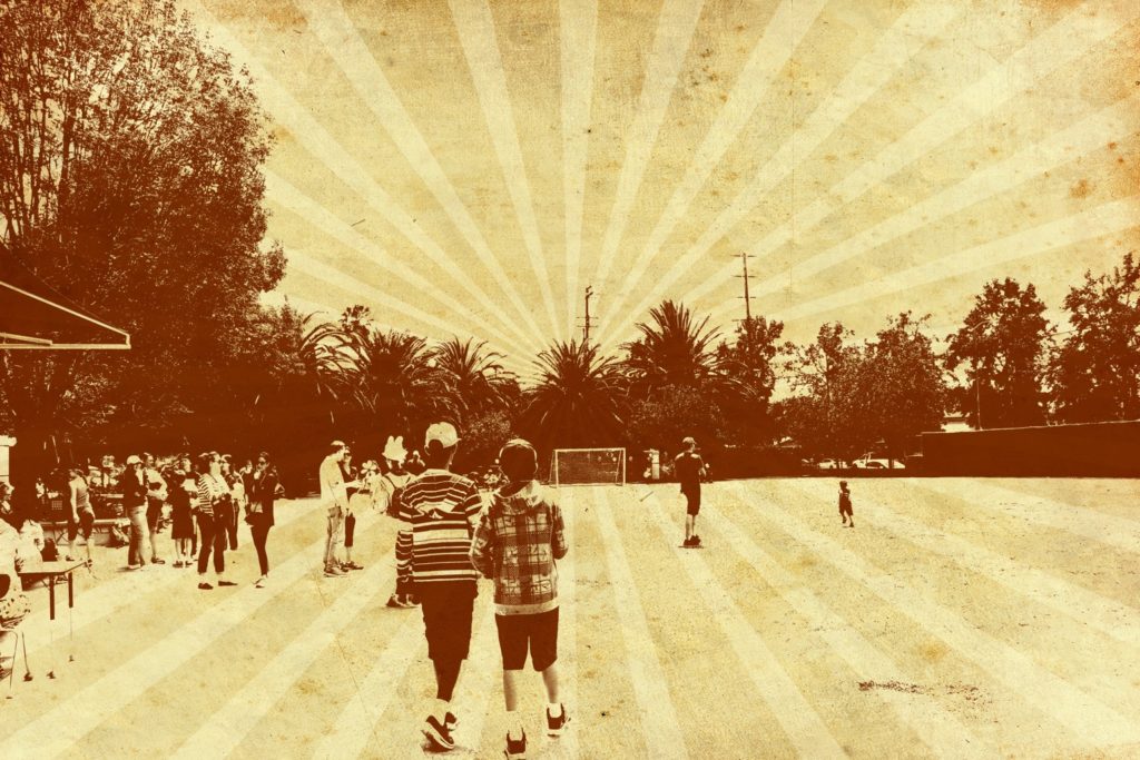 201405_Keep_On_Moving_A Stroll in the Park