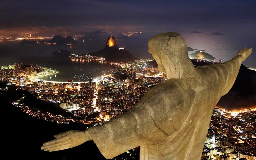 Cristo-Redentor-At-Night-Rio-De-Janeiro